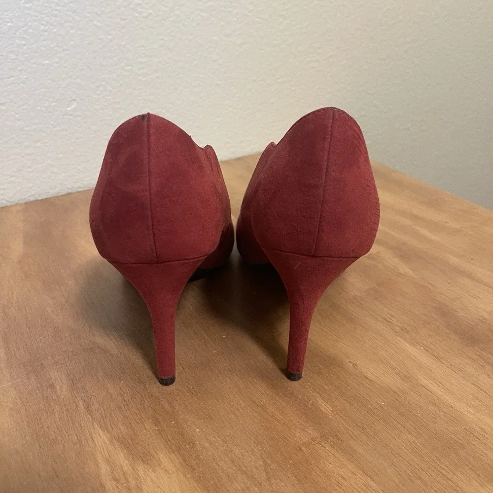 Kelly & Katie Davonna Faux Suede Pumps Heels Burgundy Red Elegant Holiday Sz 7.5